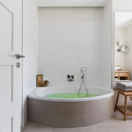 Reetdorf Geltinger Birk Atelierhaus Strandwall Nyaraló